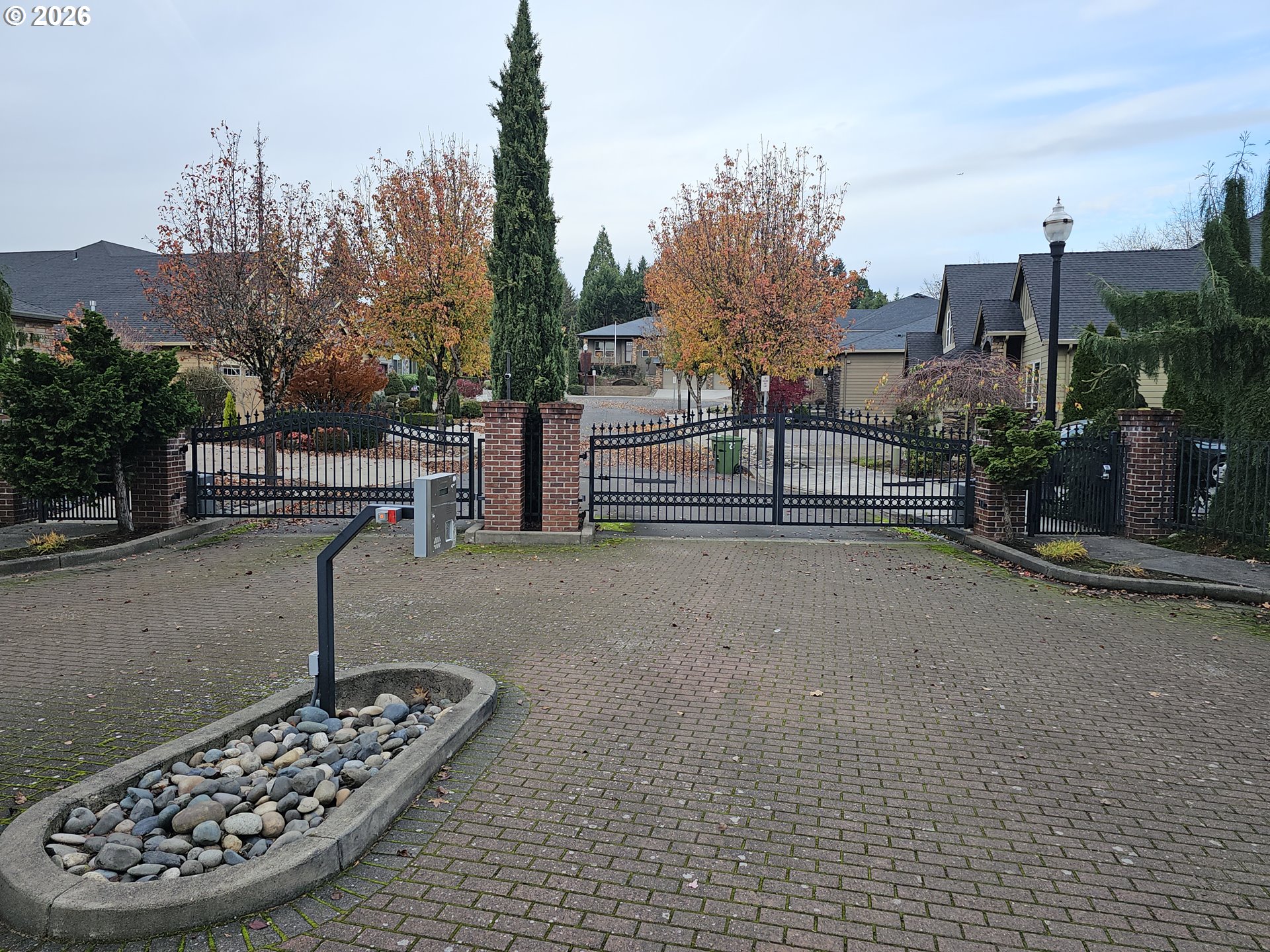 1323 SE COLUMBIA CREST CT