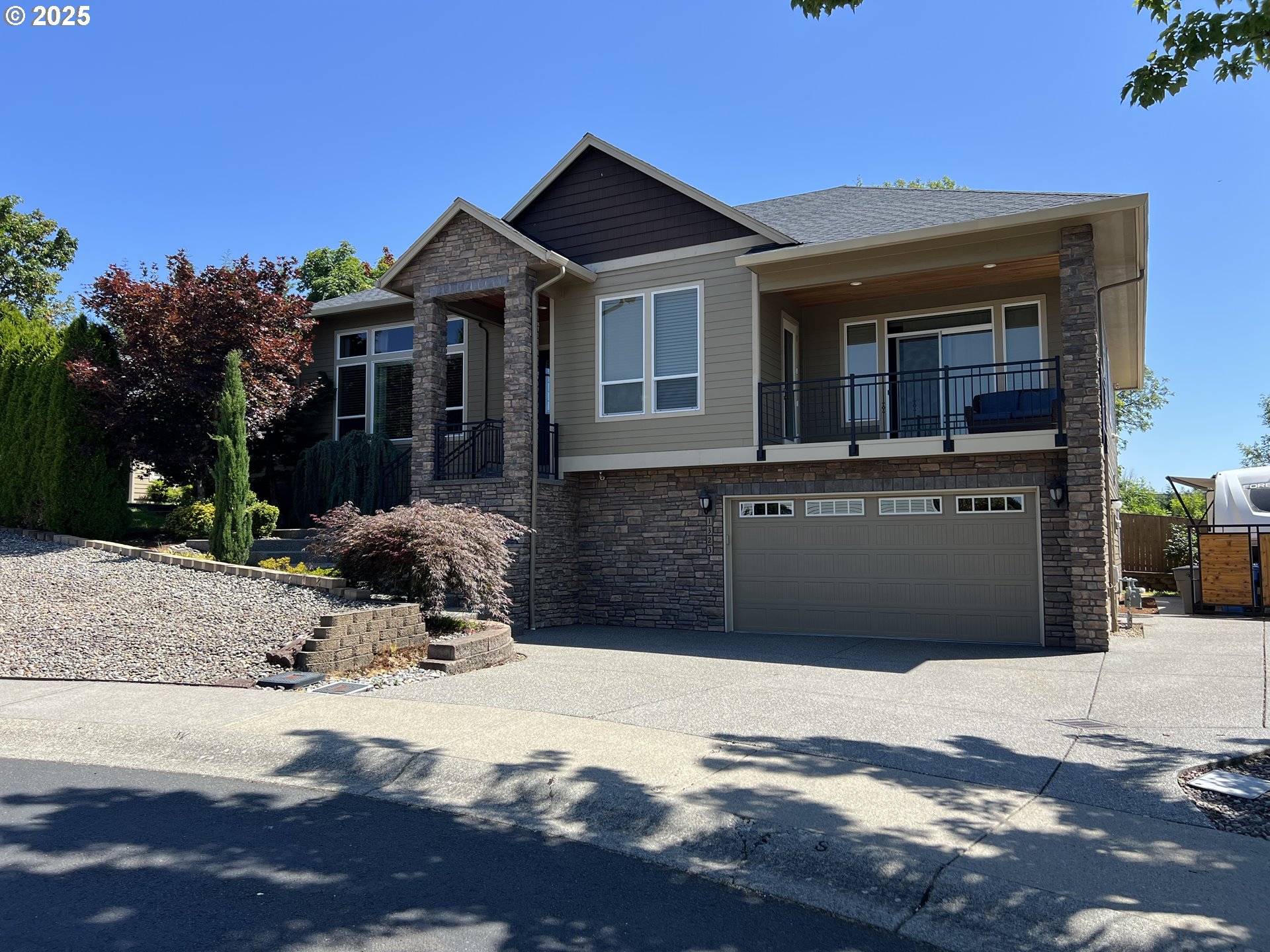 1323 SE COLUMBIA CREST CT