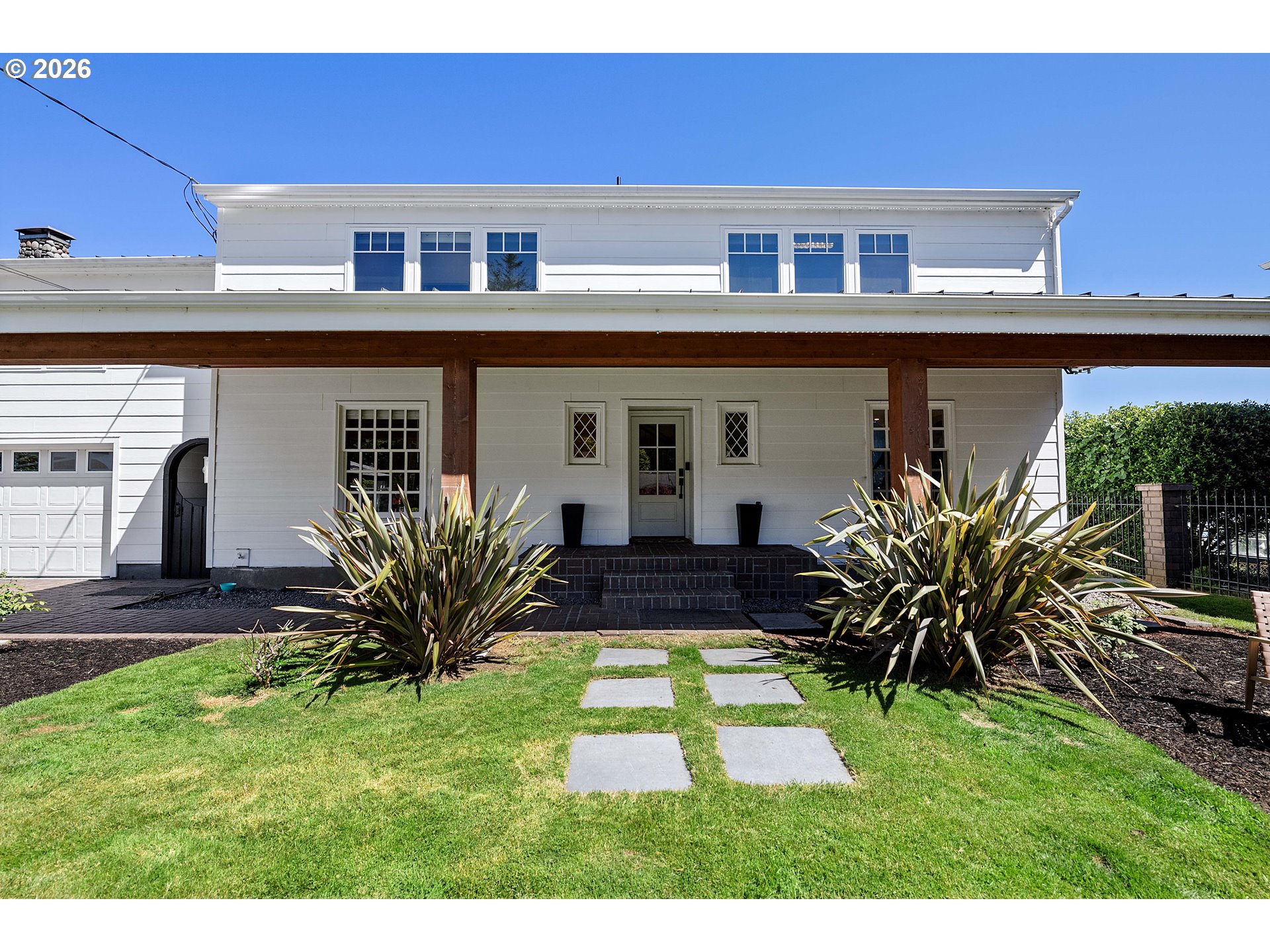 3232 SUNSET BLVD