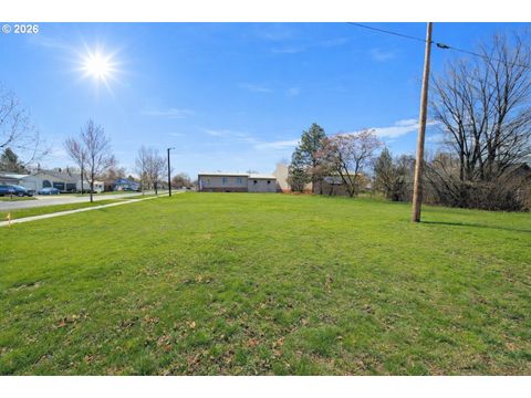 1102 Y AVE La Grande OR 97850