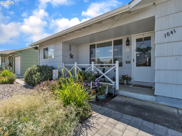 1841 UMPQUA RD