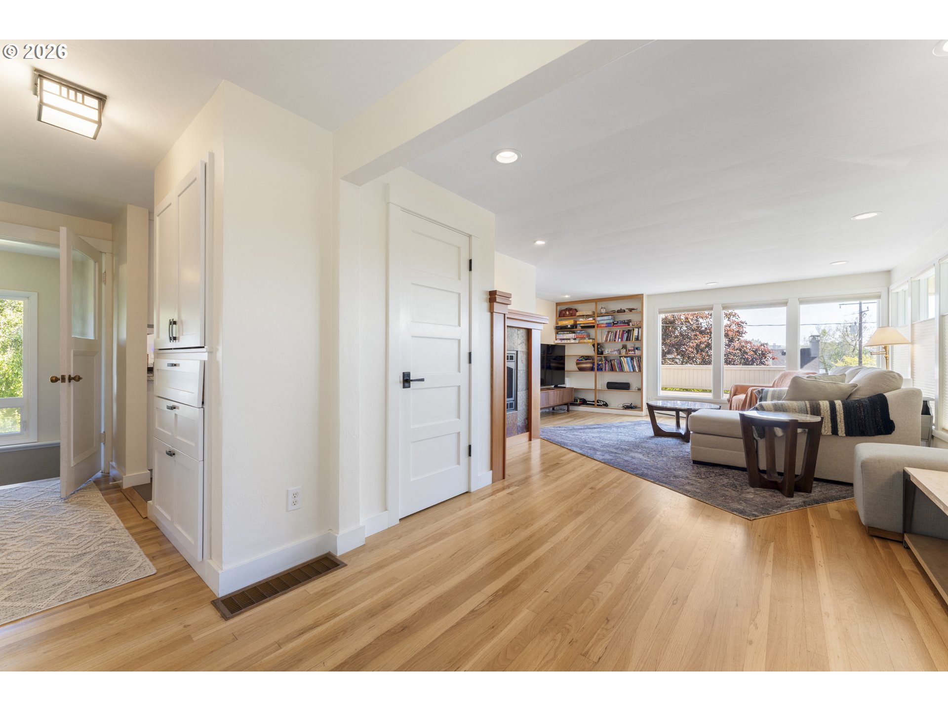 1198 WINSOR AVE