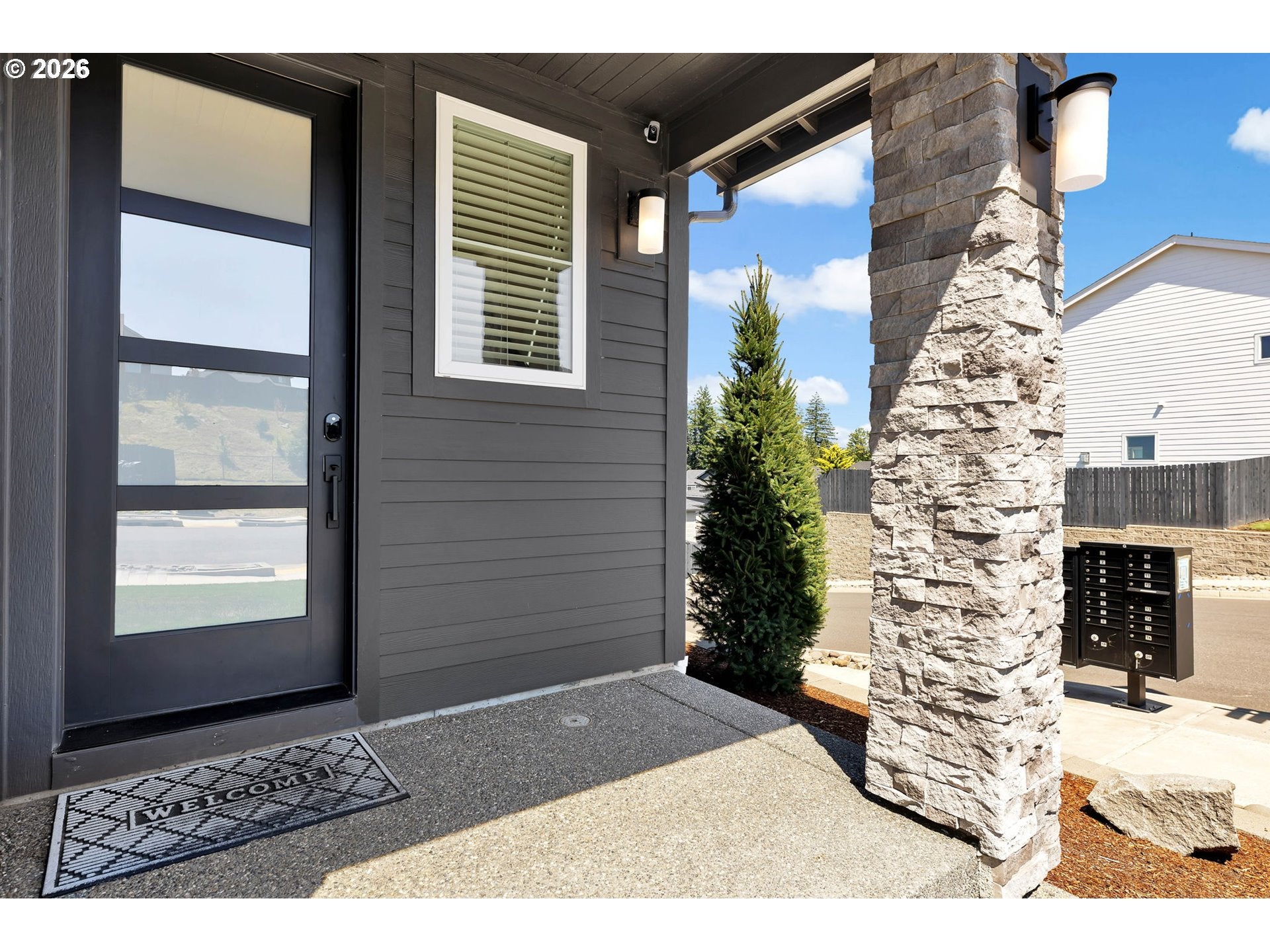 329 W LAUREL ST