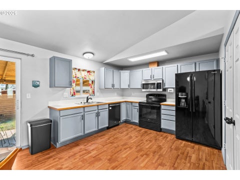 Tiny photo for 1033 Ash Grove Loop, Creswell, OR 97426 (MLS # 772576723)