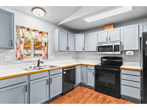 Tiny photo for 1033 Ash Grove Loop, Creswell, OR 97426 (MLS # 772576723)