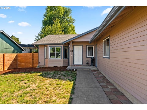 Tiny photo for 1033 Ash Grove Loop, Creswell, OR 97426 (MLS # 772576723)