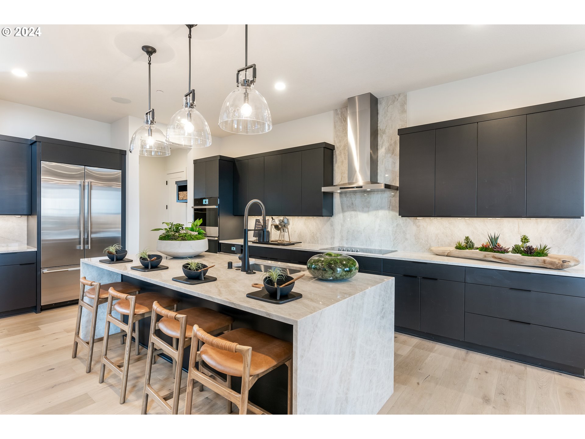 301 W FIR LOOP