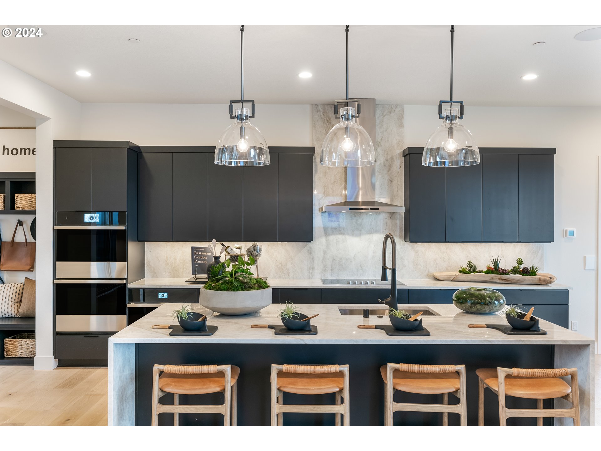 301 W FIR LOOP