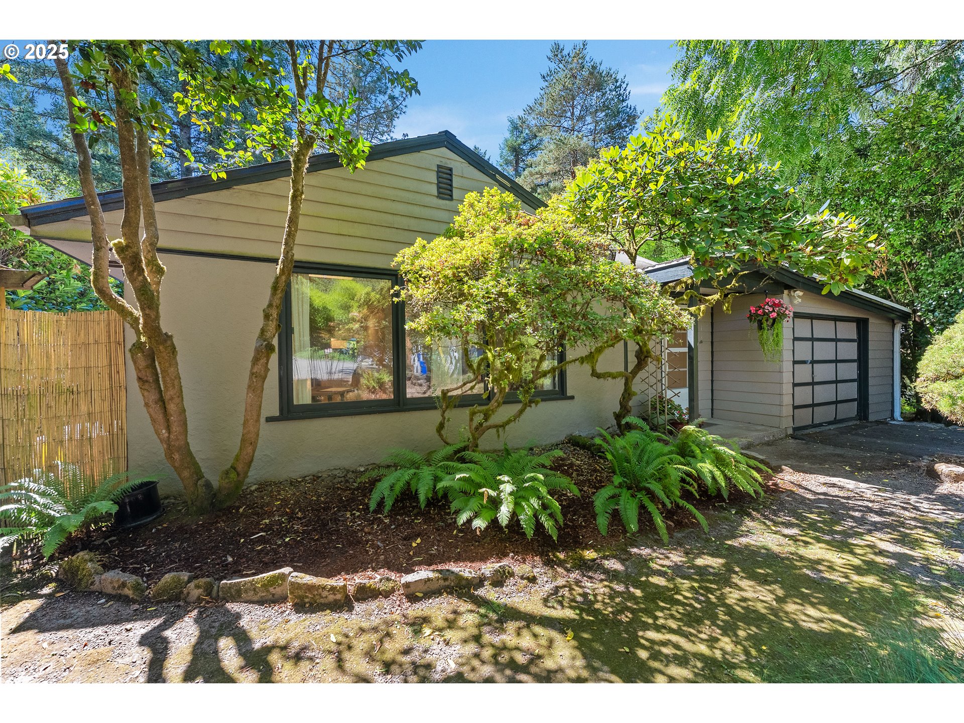 944 SW Dolph ST