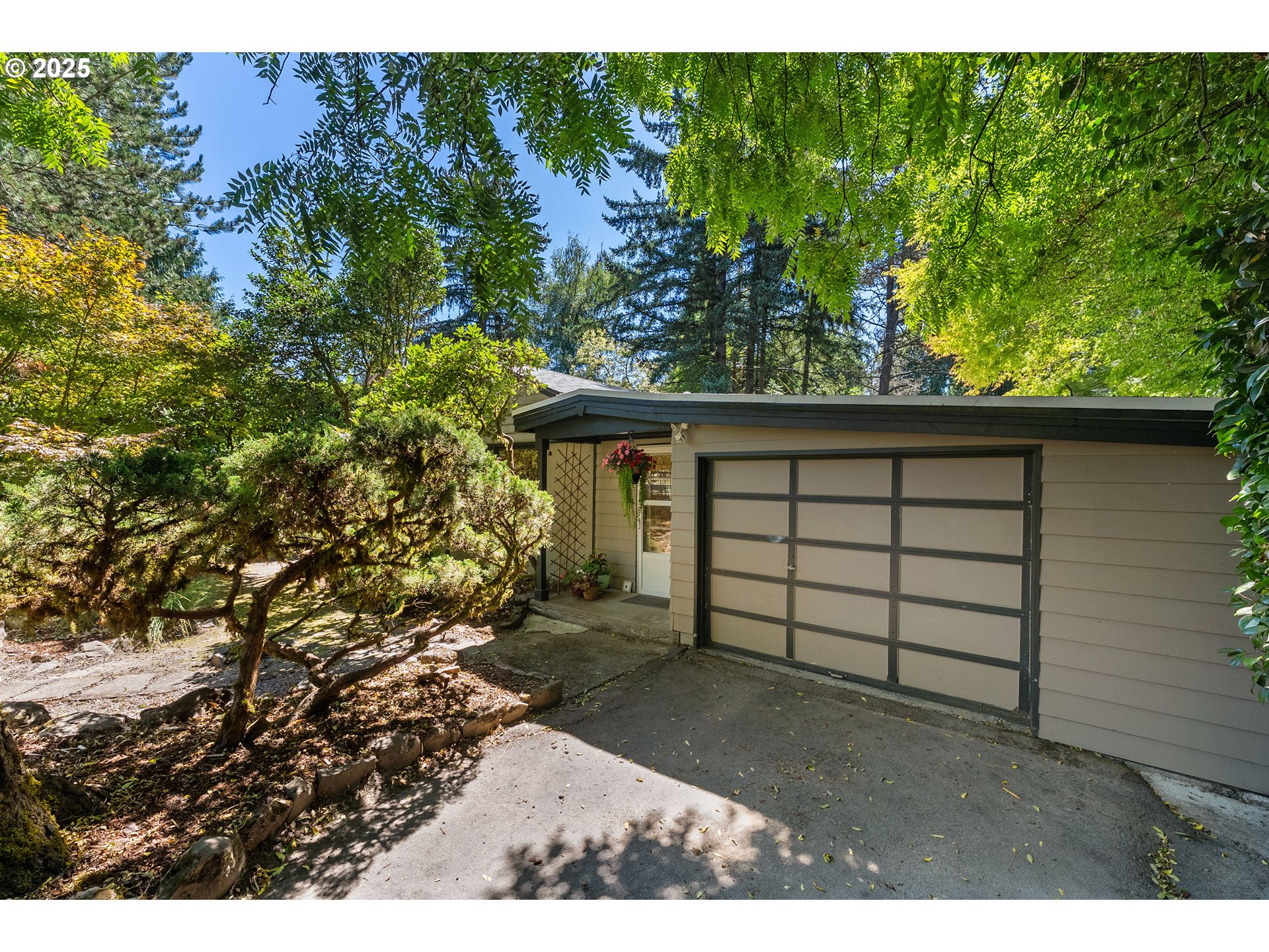 944 SW Dolph ST