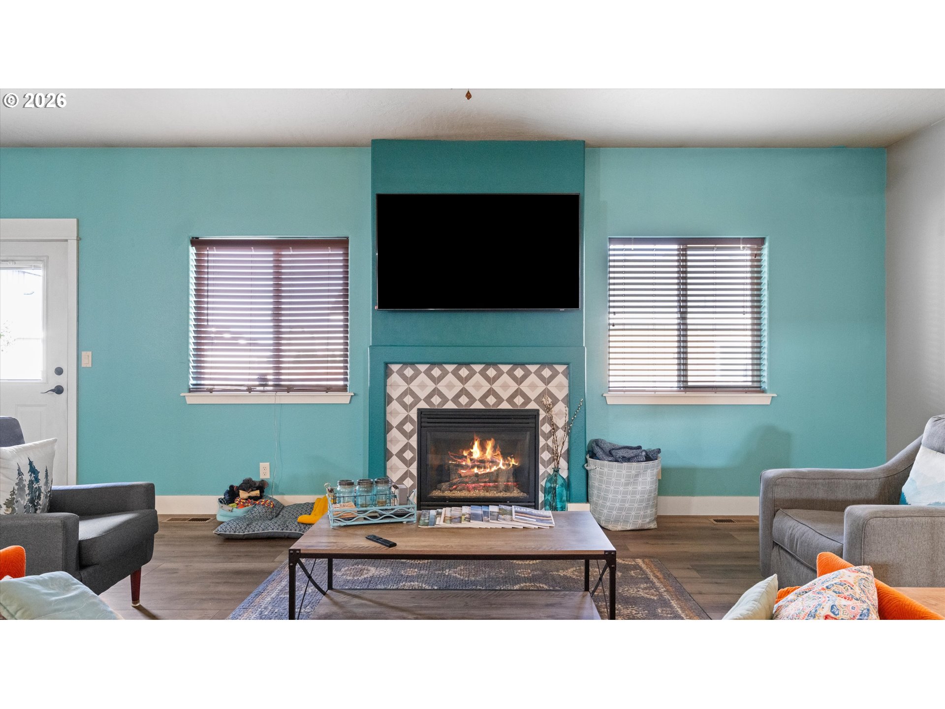 379 NW CRESTVIEW CT