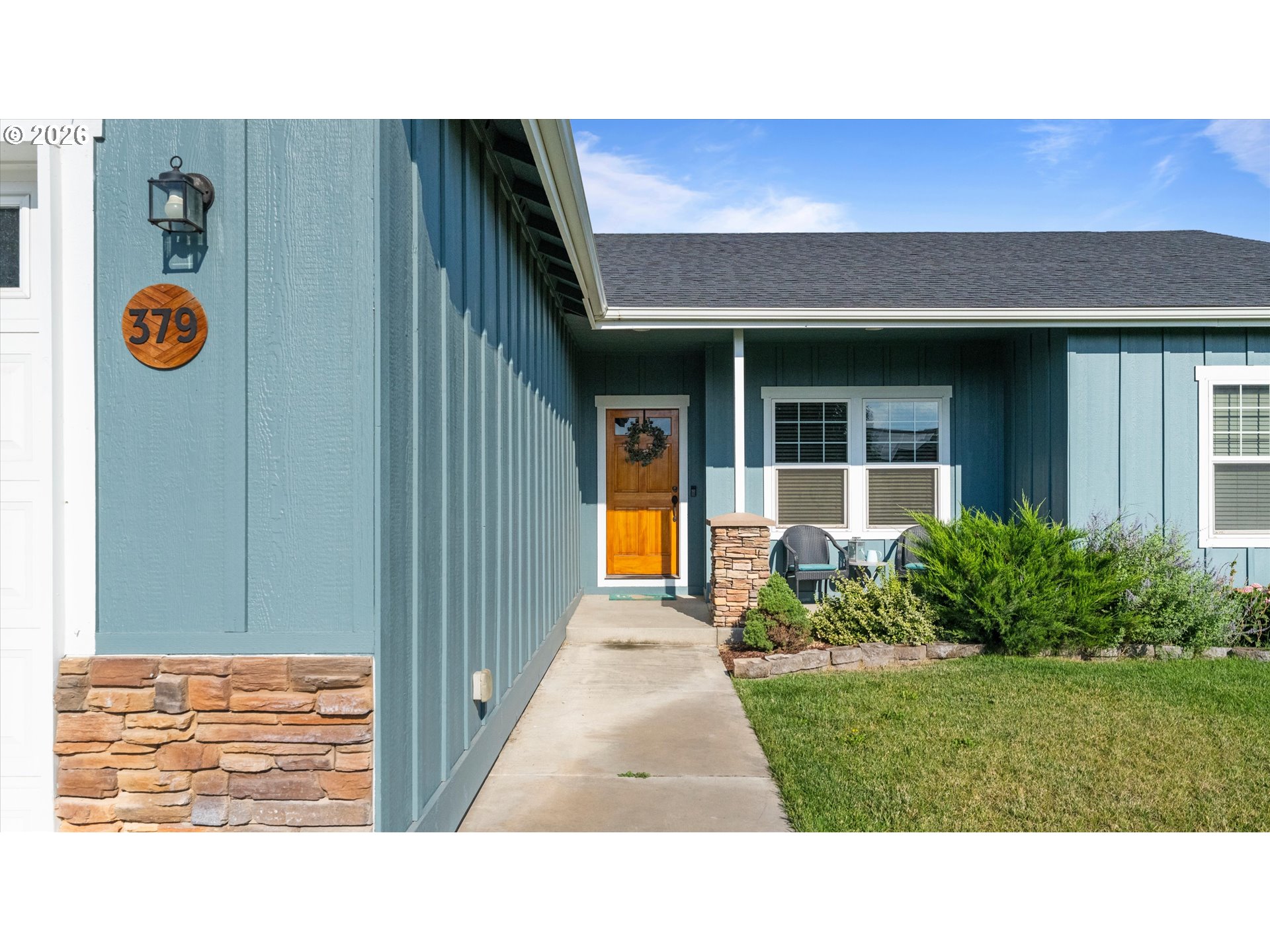 379 NW CRESTVIEW CT