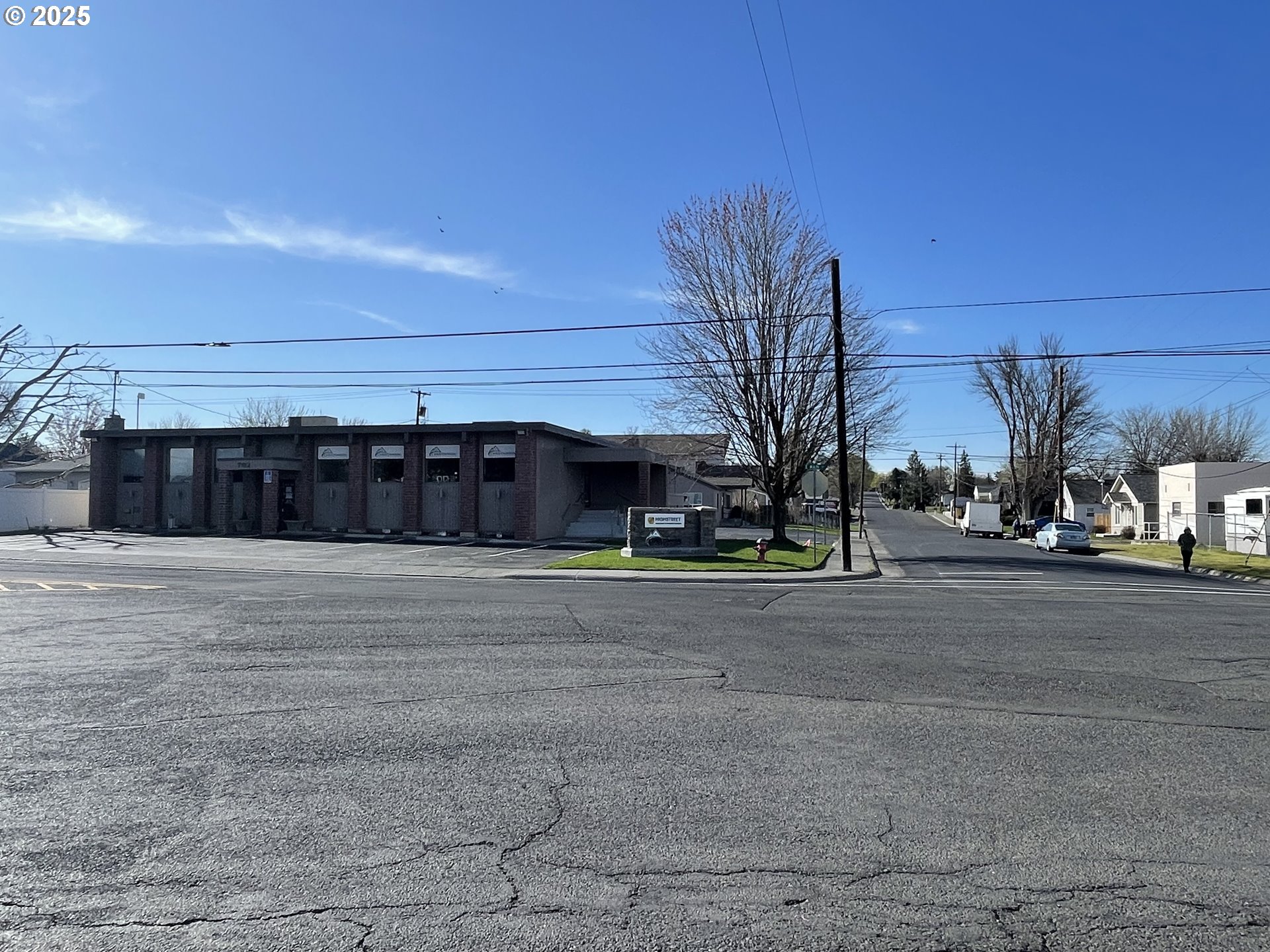 702 E MAIN ST