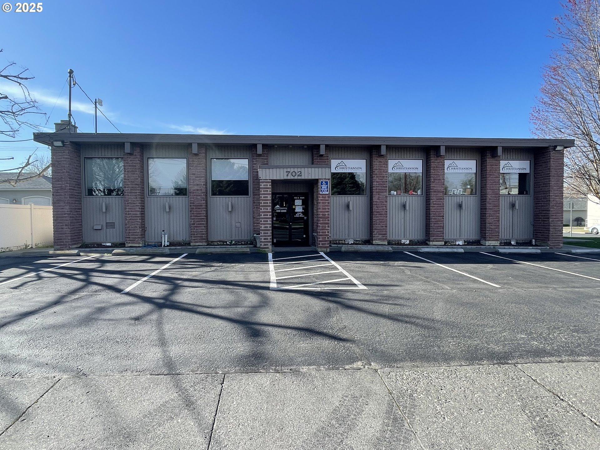 702 E MAIN ST