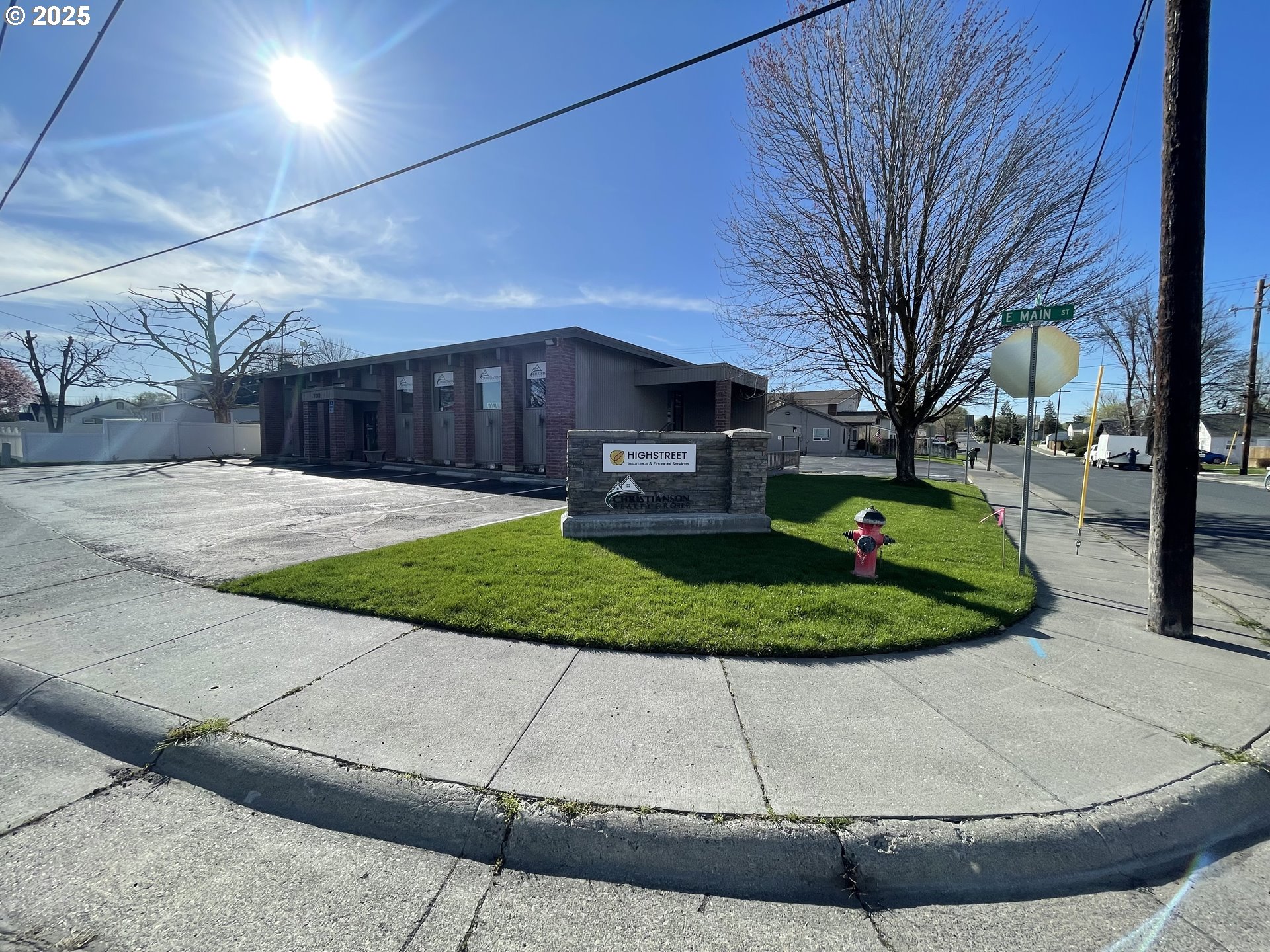 702 E MAIN ST