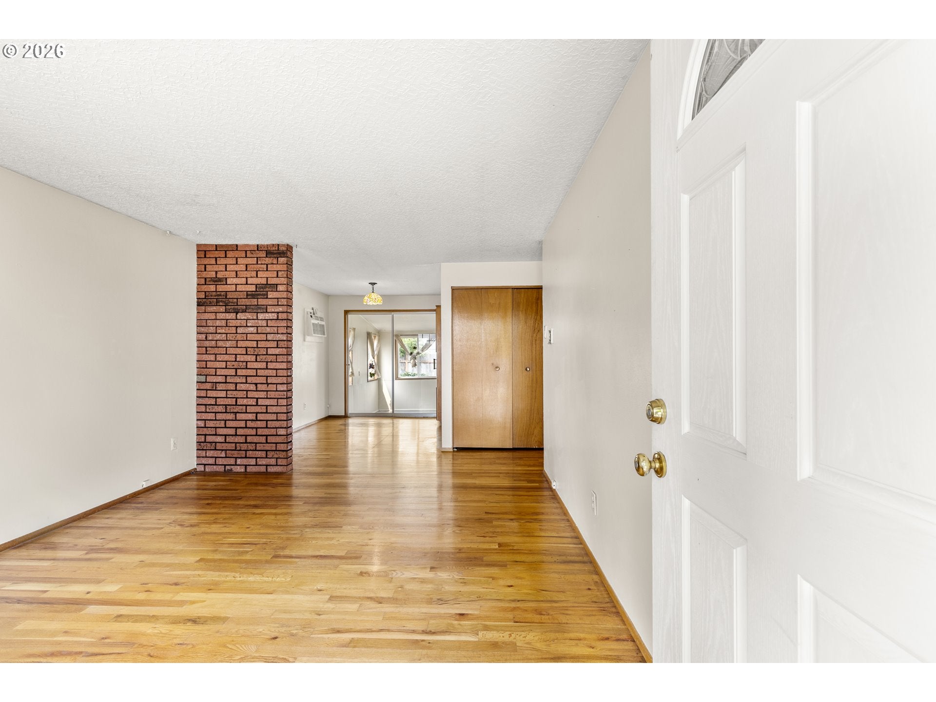 2101 COUNTRY CLUB CT