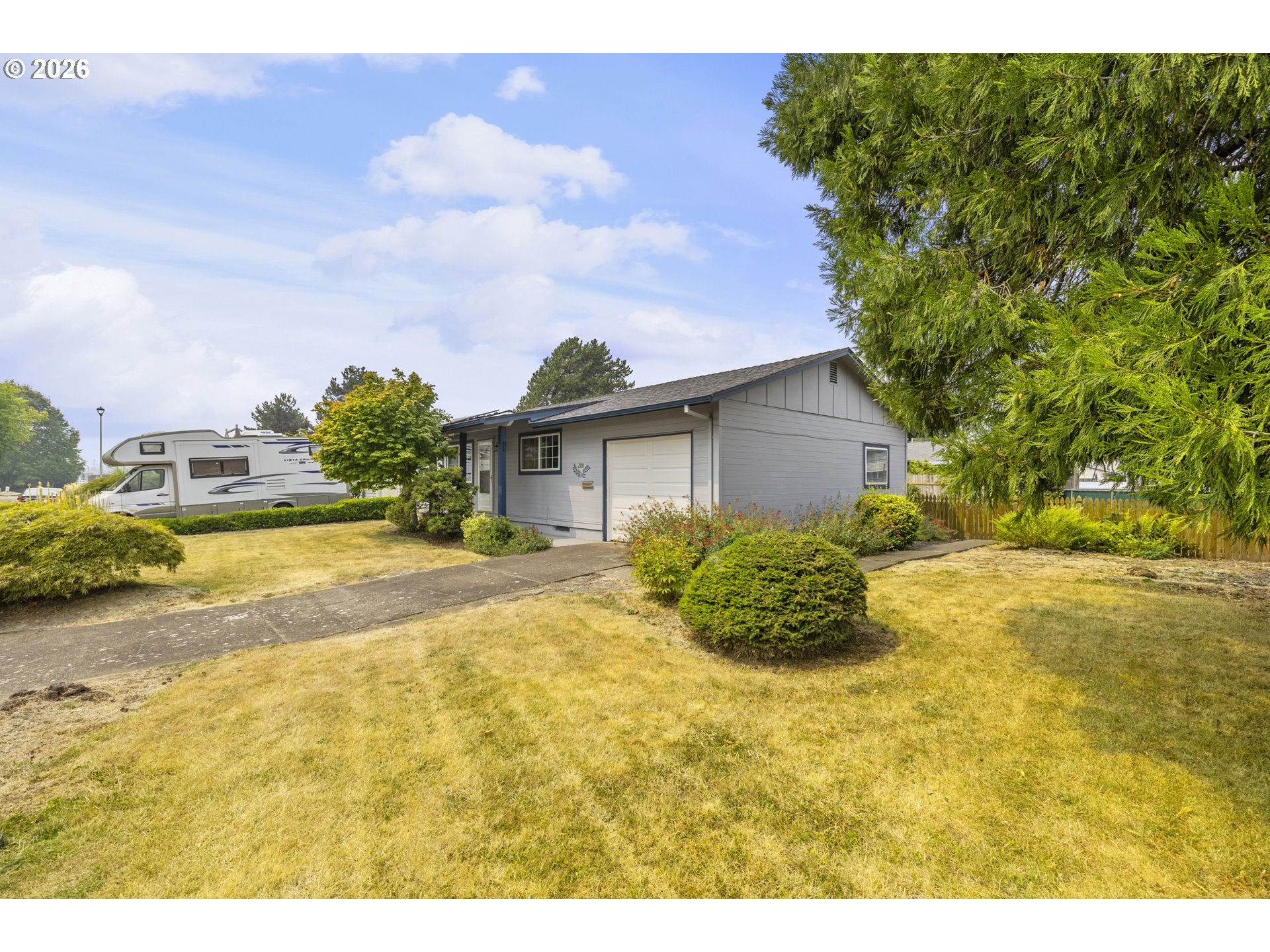 2101 COUNTRY CLUB CT