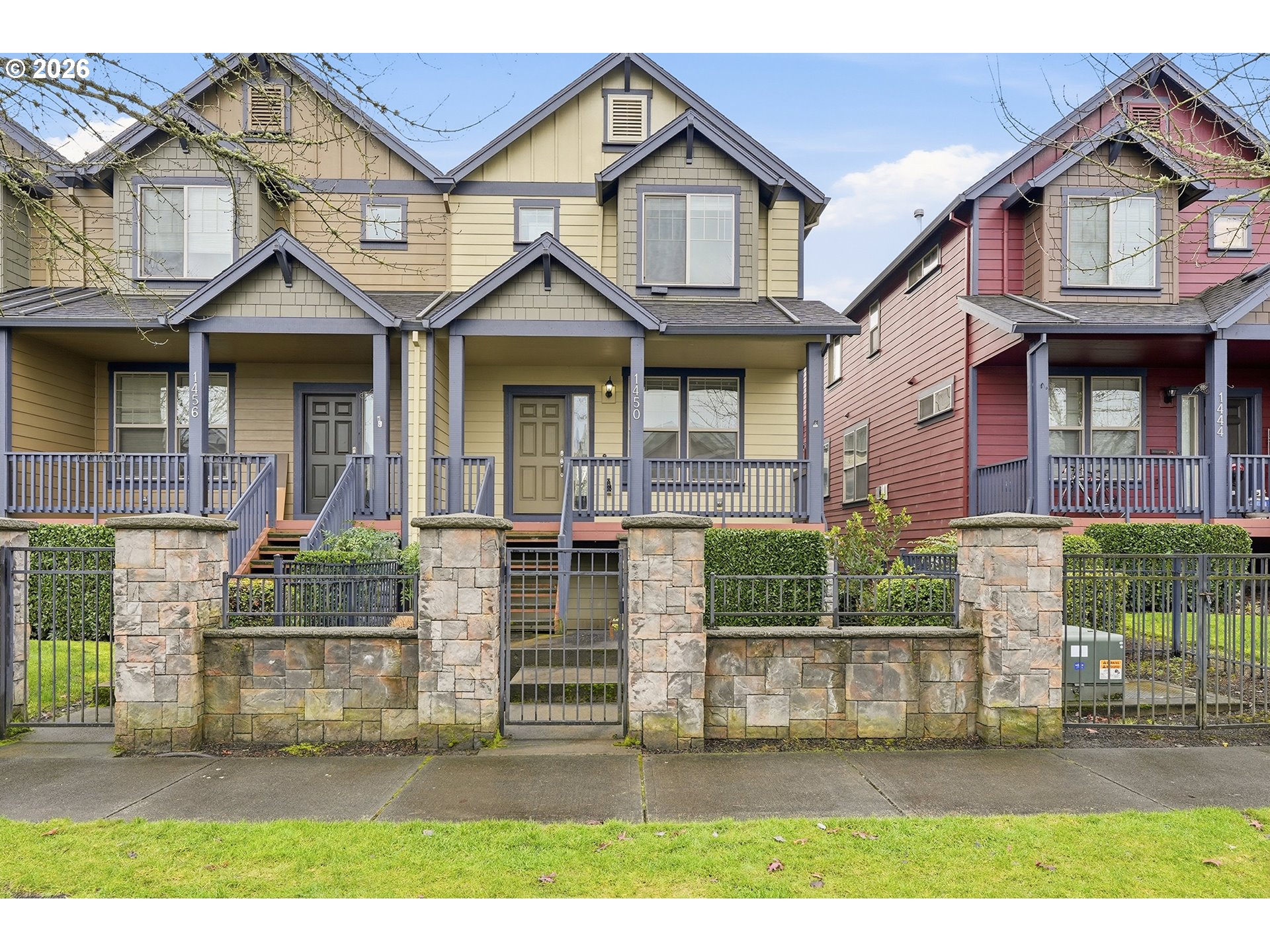 1450 NE EDGEFIELD ST