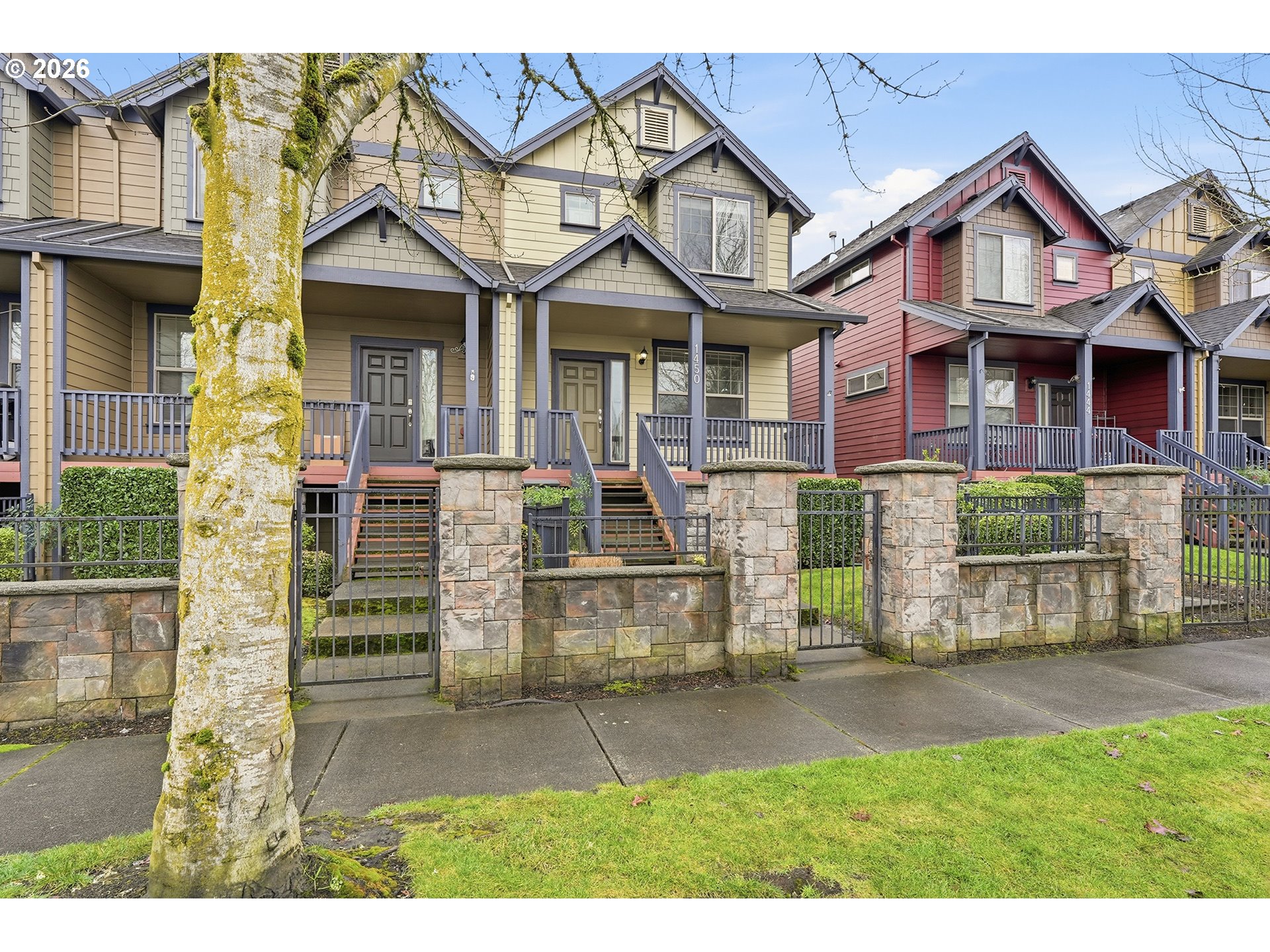 1450 NE EDGEFIELD ST