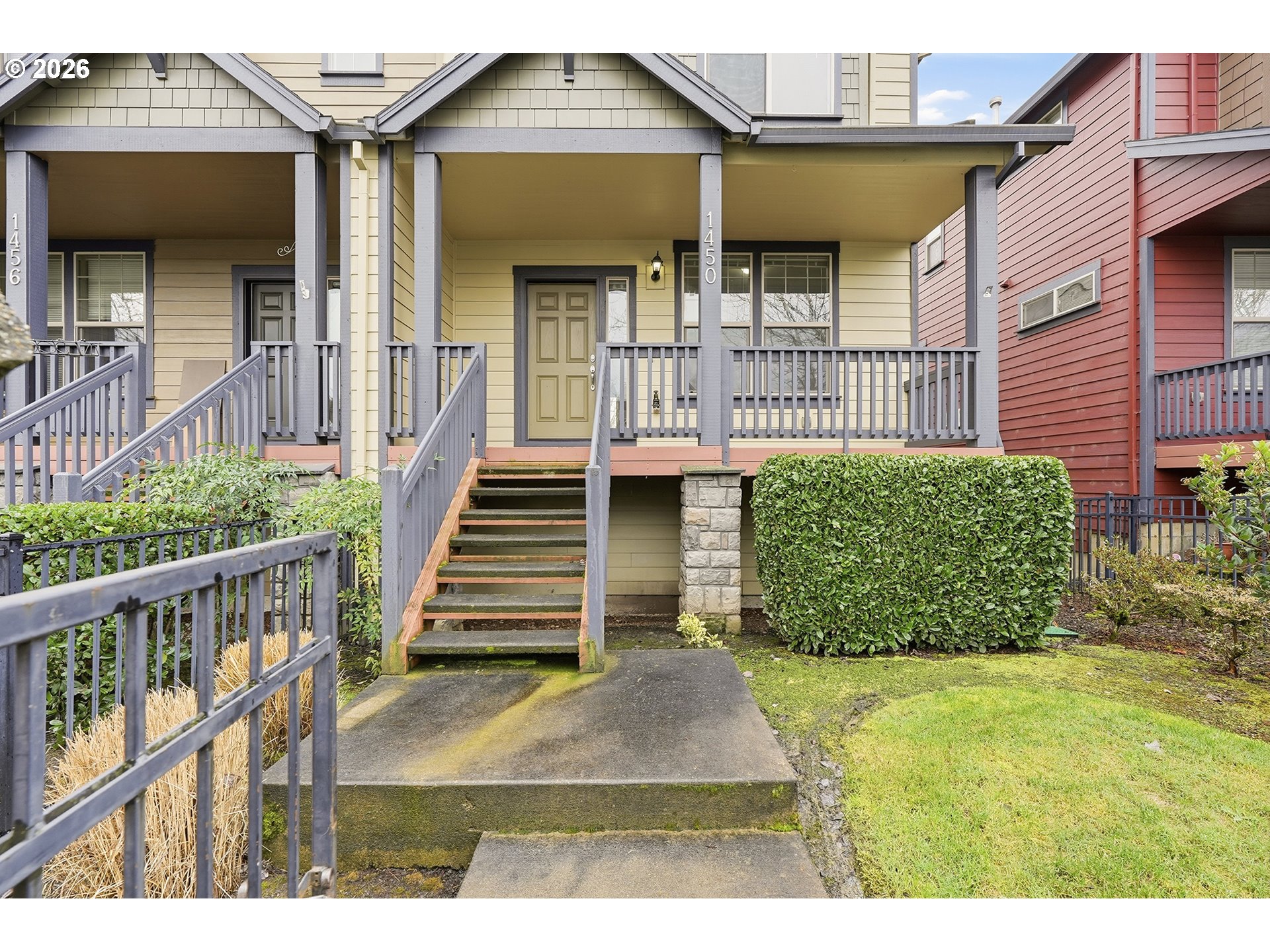 1450 NE EDGEFIELD ST