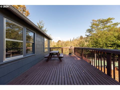 A home in Clatskanie