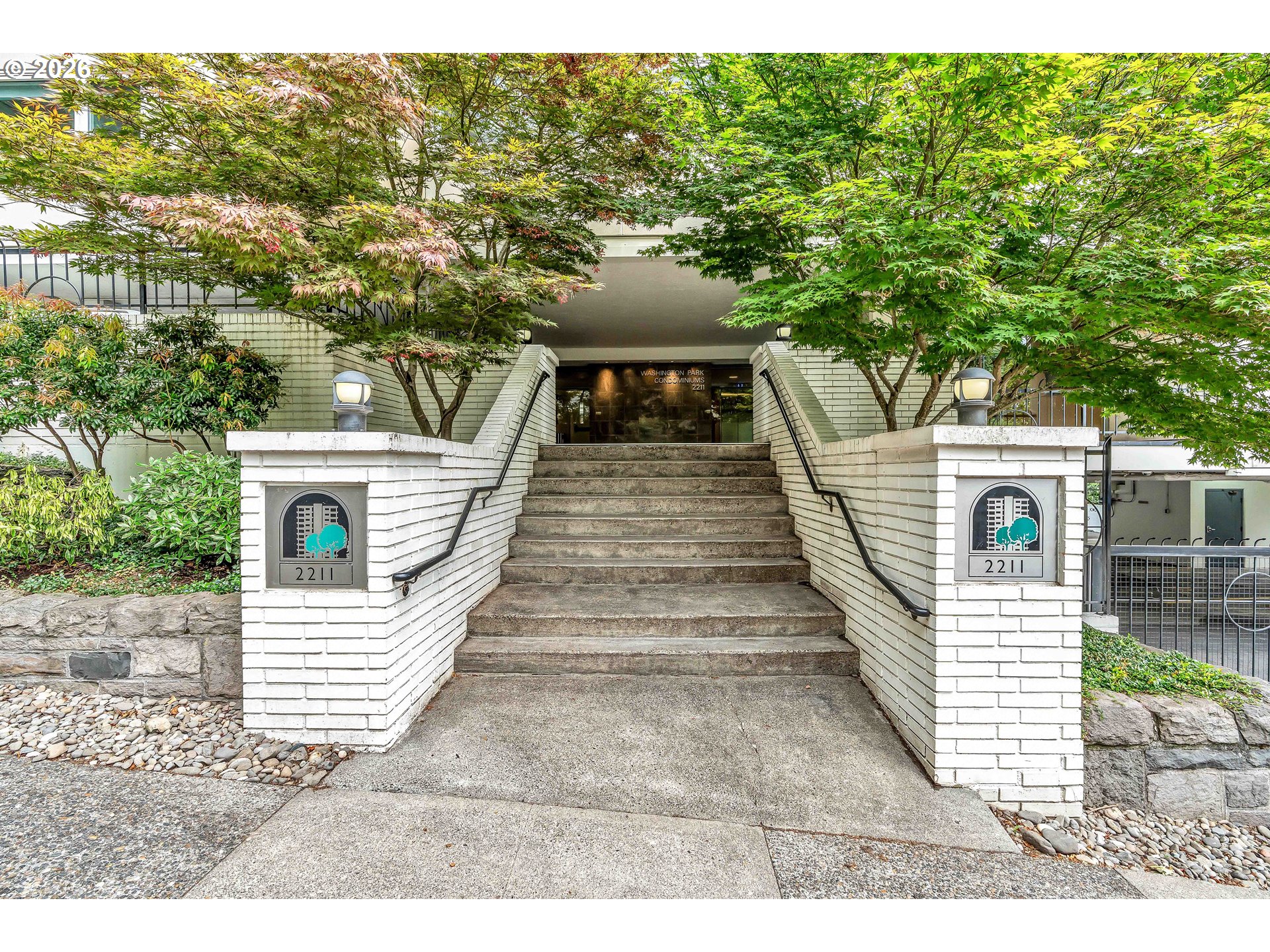 2211 SW PARK PL 204