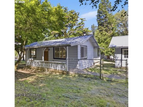 Photo of 6261 Flournoy Valley Rd, Roseburg, OR 97471 (MLS # 590457214)