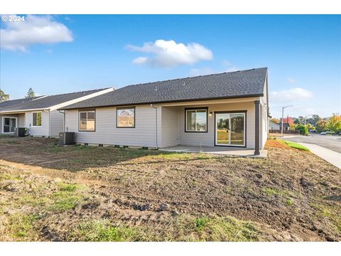 A home in Yamhill