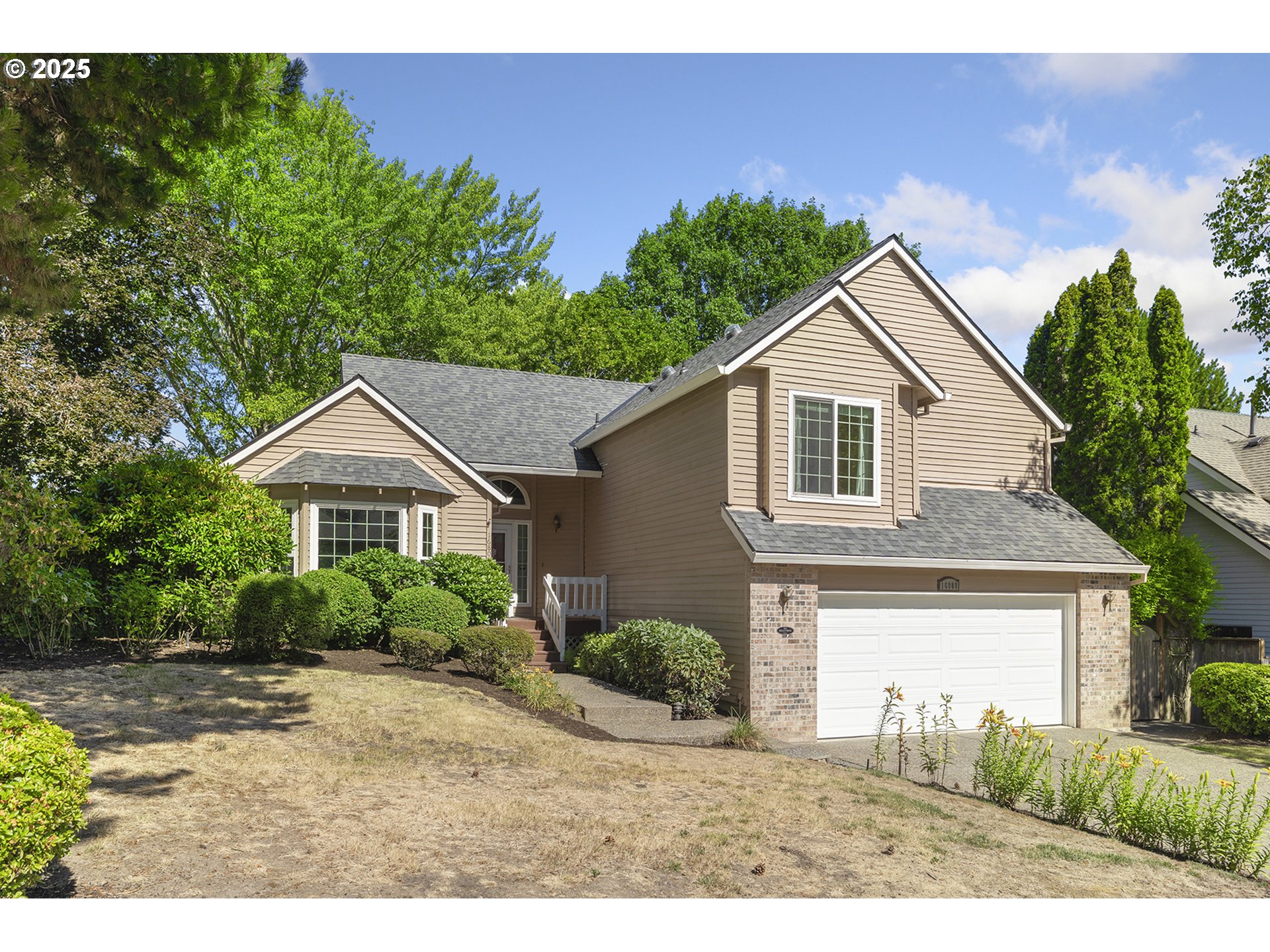16808 NW YORKTOWN DR