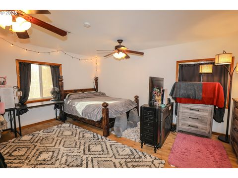 Tiny photo for 47696 Beaver St, Oakridge, OR 97463 (MLS # 796739927)