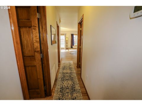 Tiny photo for 47696 Beaver St, Oakridge, OR 97463 (MLS # 796739927)