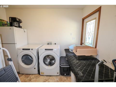 Tiny photo for 47696 Beaver St, Oakridge, OR 97463 (MLS # 796739927)
