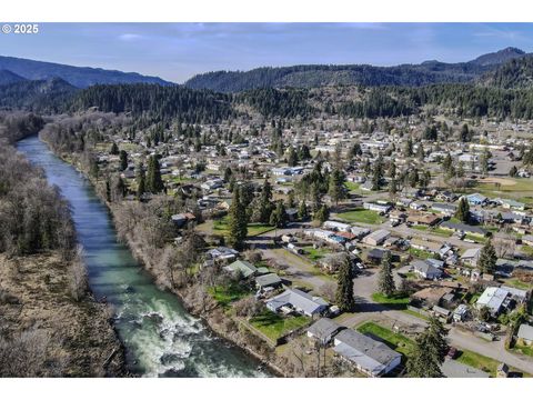 Tiny photo for 47696 Beaver St, Oakridge, OR 97463 (MLS # 796739927)