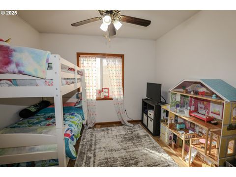 Tiny photo for 47696 Beaver St, Oakridge, OR 97463 (MLS # 796739927)