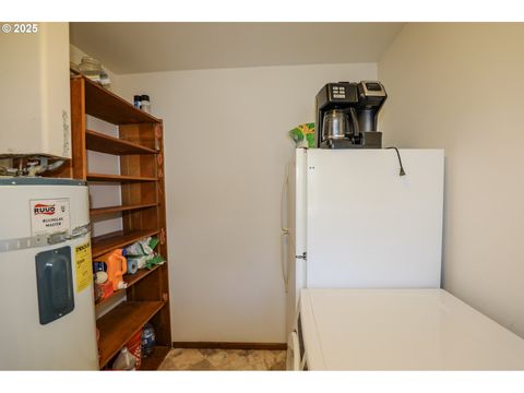 Tiny photo for 47696 Beaver St, Oakridge, OR 97463 (MLS # 796739927)
