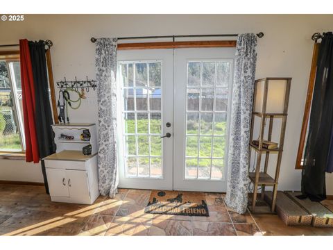 Tiny photo for 47696 Beaver St, Oakridge, OR 97463 (MLS # 796739927)