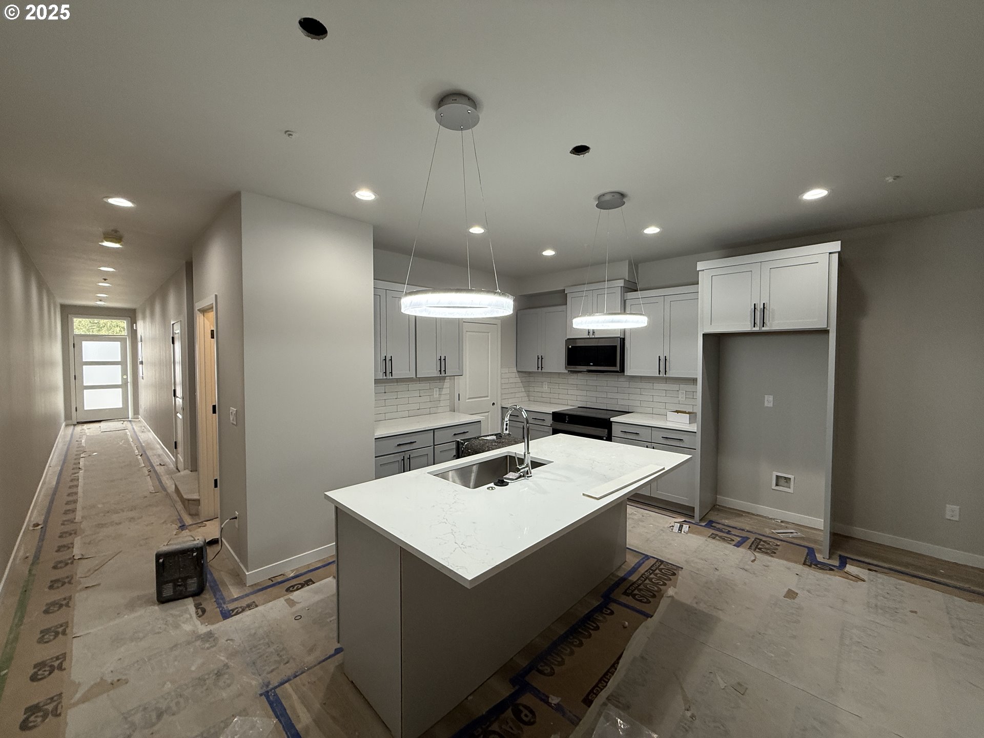 256 NW MAWRCREST AVE