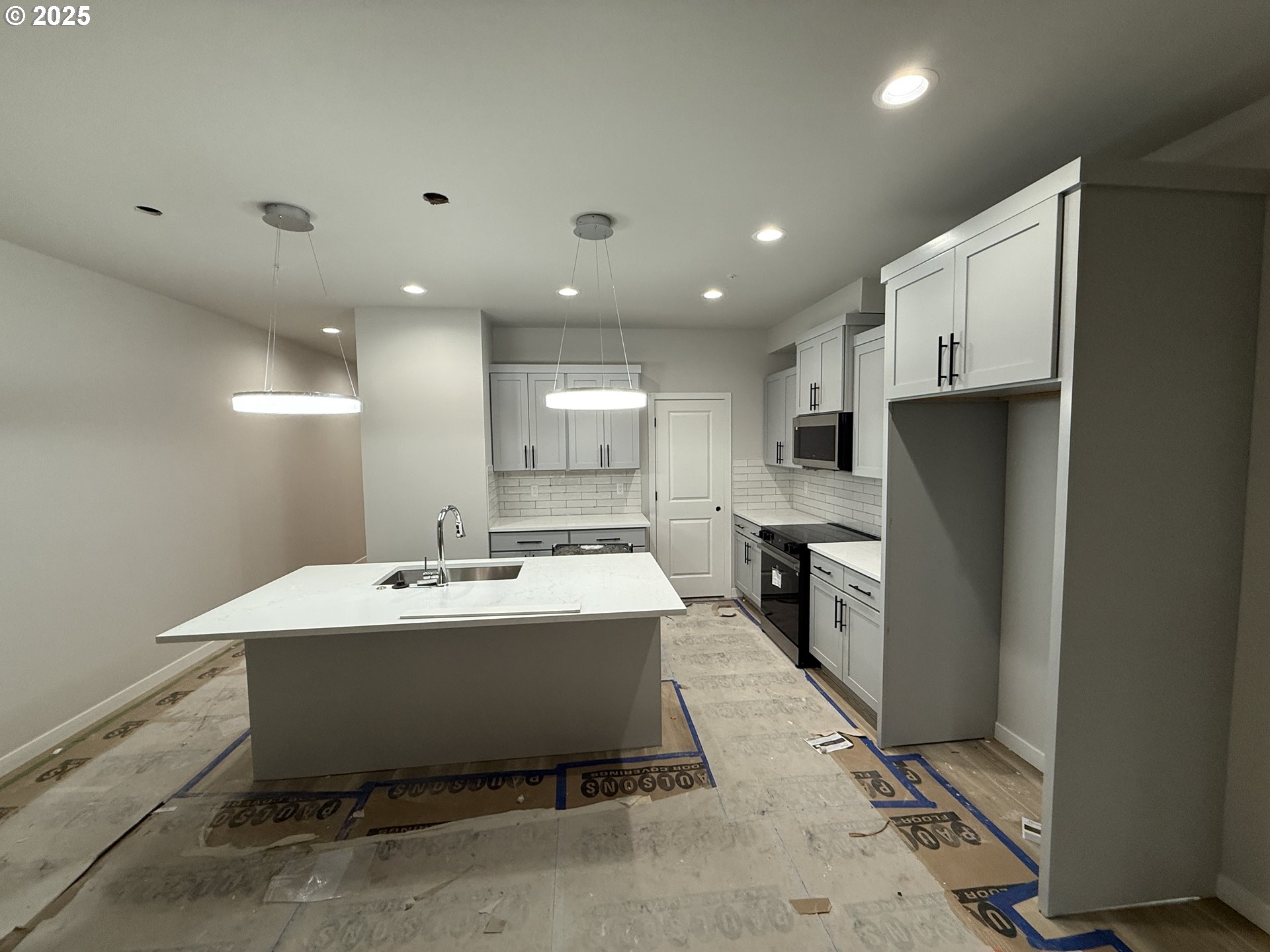 256 NW MAWRCREST AVE