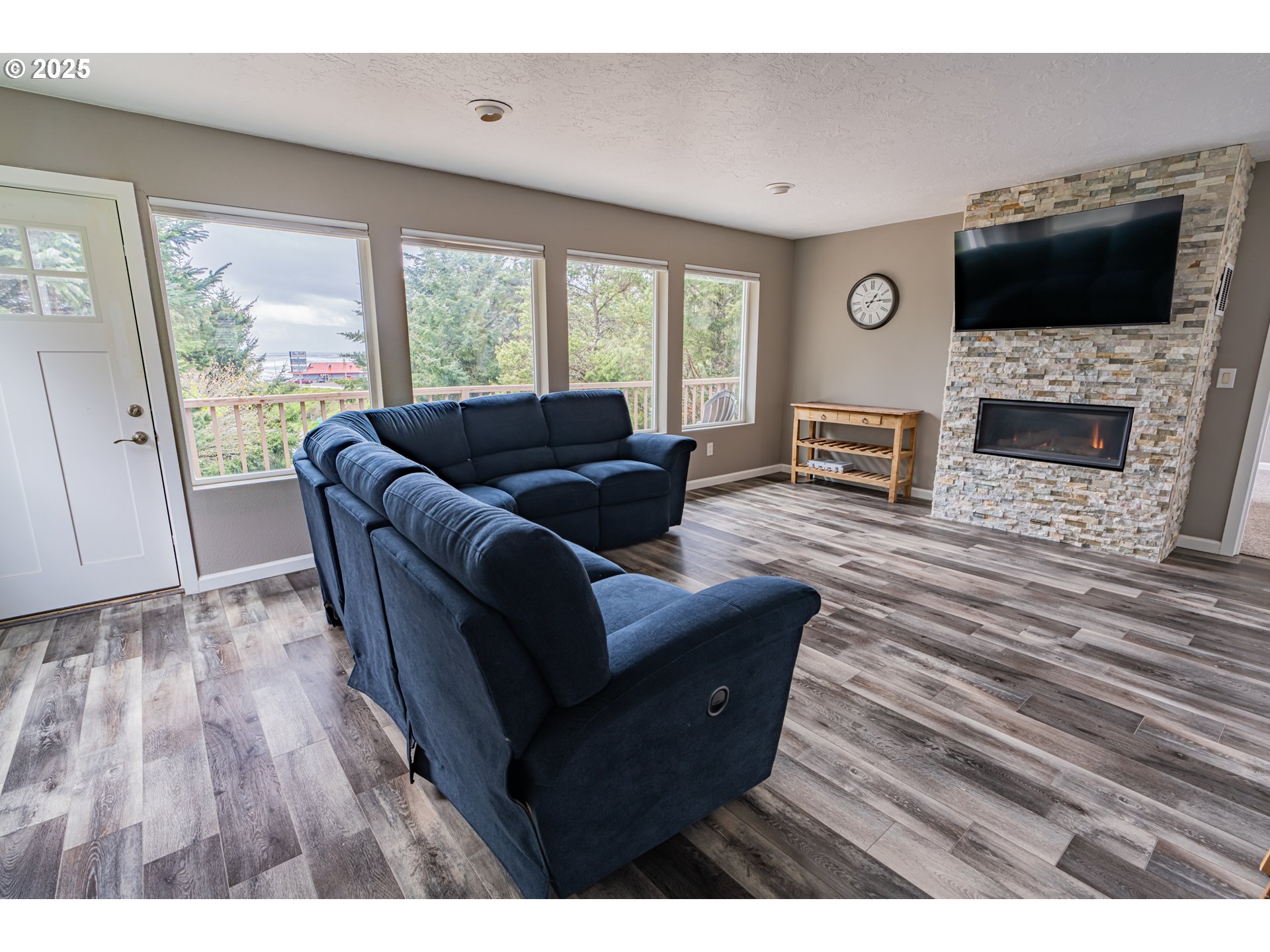 Newport, Oregon 97365, United States, 4 Bedrooms Bedrooms, ,3 BathroomsBathrooms,Residential,Pending,119615