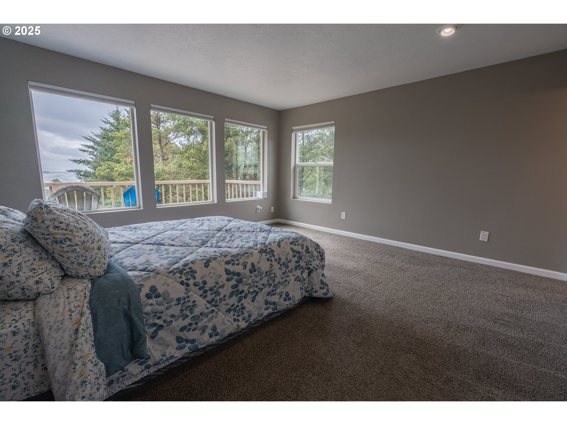 Newport, Oregon 97365, United States, 4 Bedrooms Bedrooms, ,3 BathroomsBathrooms,Residential,Pending,119615