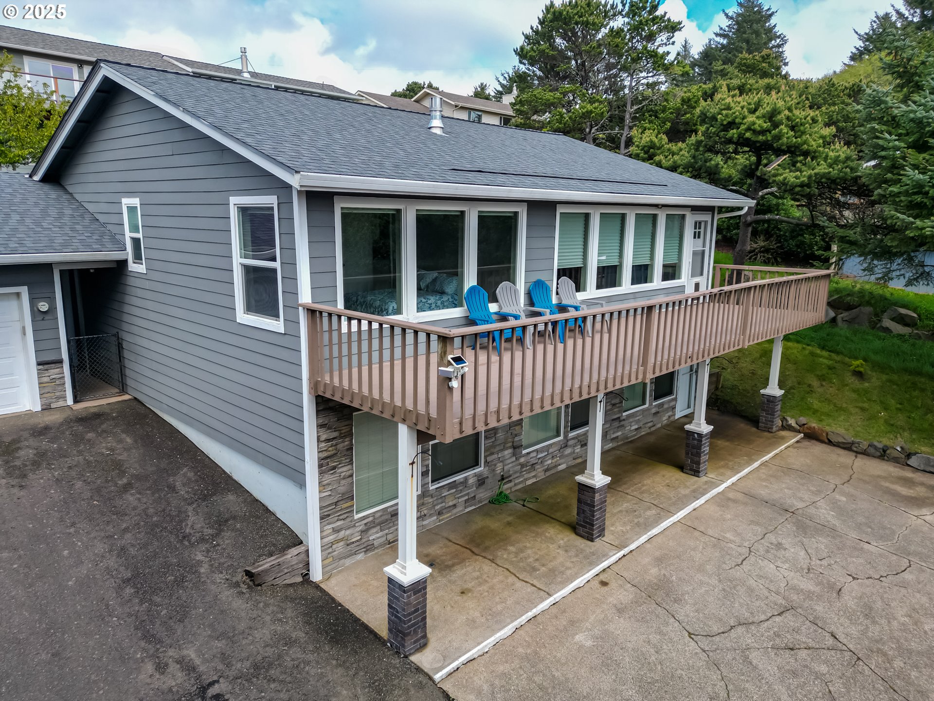 Newport, Oregon 97365, United States, 4 Bedrooms Bedrooms, ,3 BathroomsBathrooms,Residential,Pending,119615