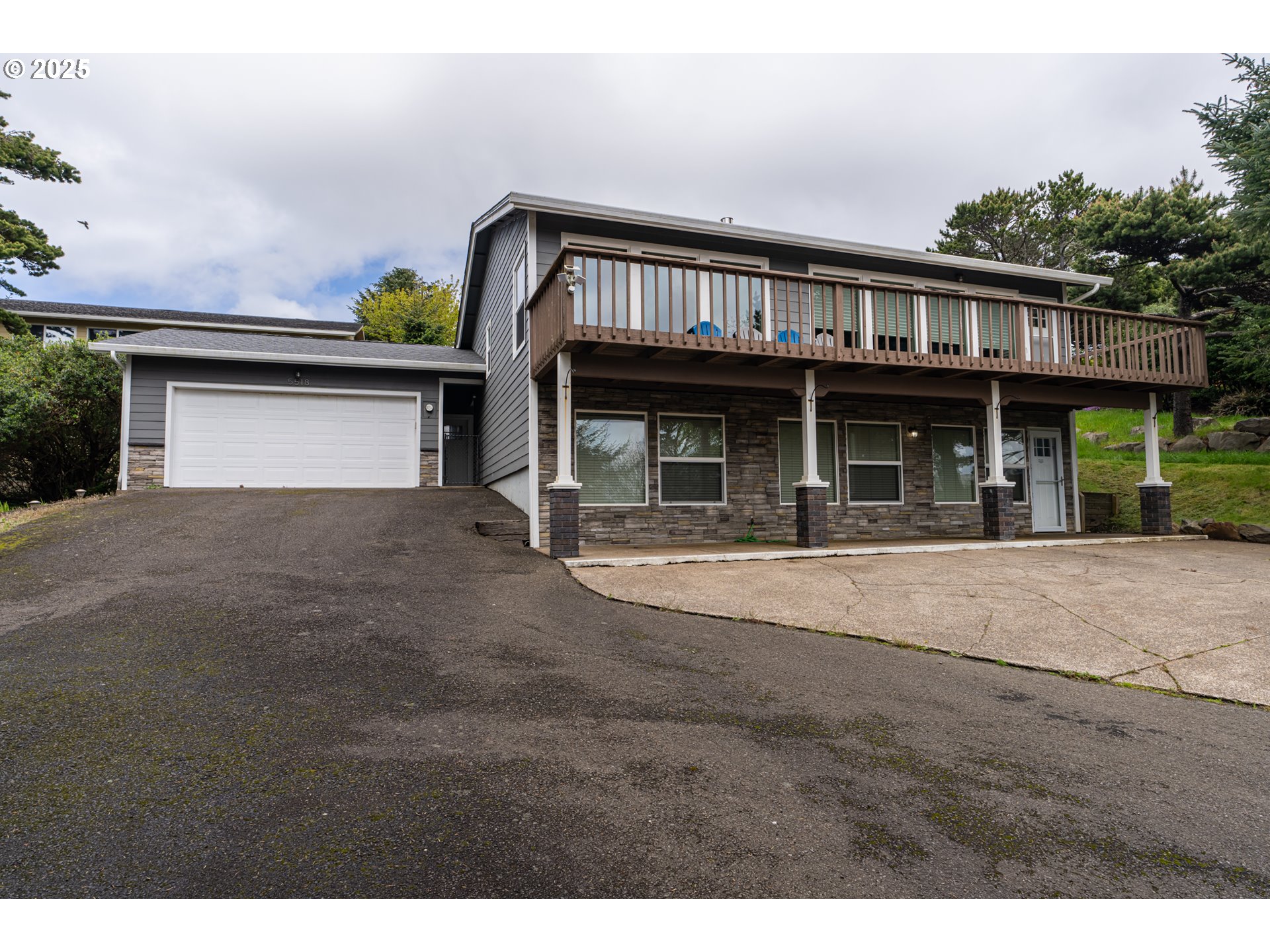 Newport, Oregon 97365, United States, 4 Bedrooms Bedrooms, ,3 BathroomsBathrooms,Residential,Pending,119615