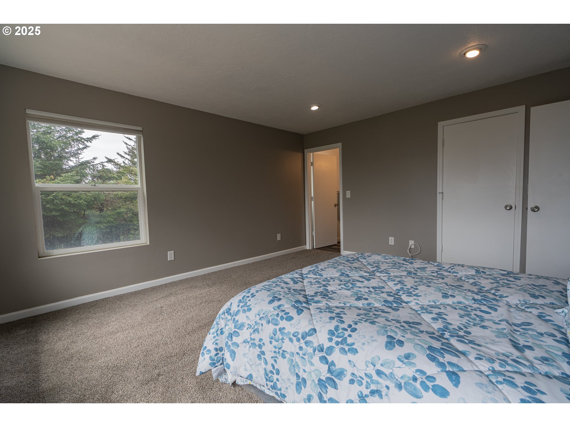 Newport, Oregon 97365, United States, 4 Bedrooms Bedrooms, ,3 BathroomsBathrooms,Residential,Pending,119615