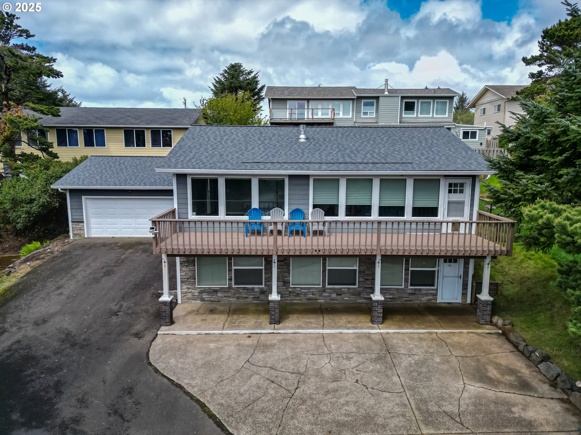 Newport, Oregon 97365, United States, 4 Bedrooms Bedrooms, ,3 BathroomsBathrooms,Residential,Pending,119615