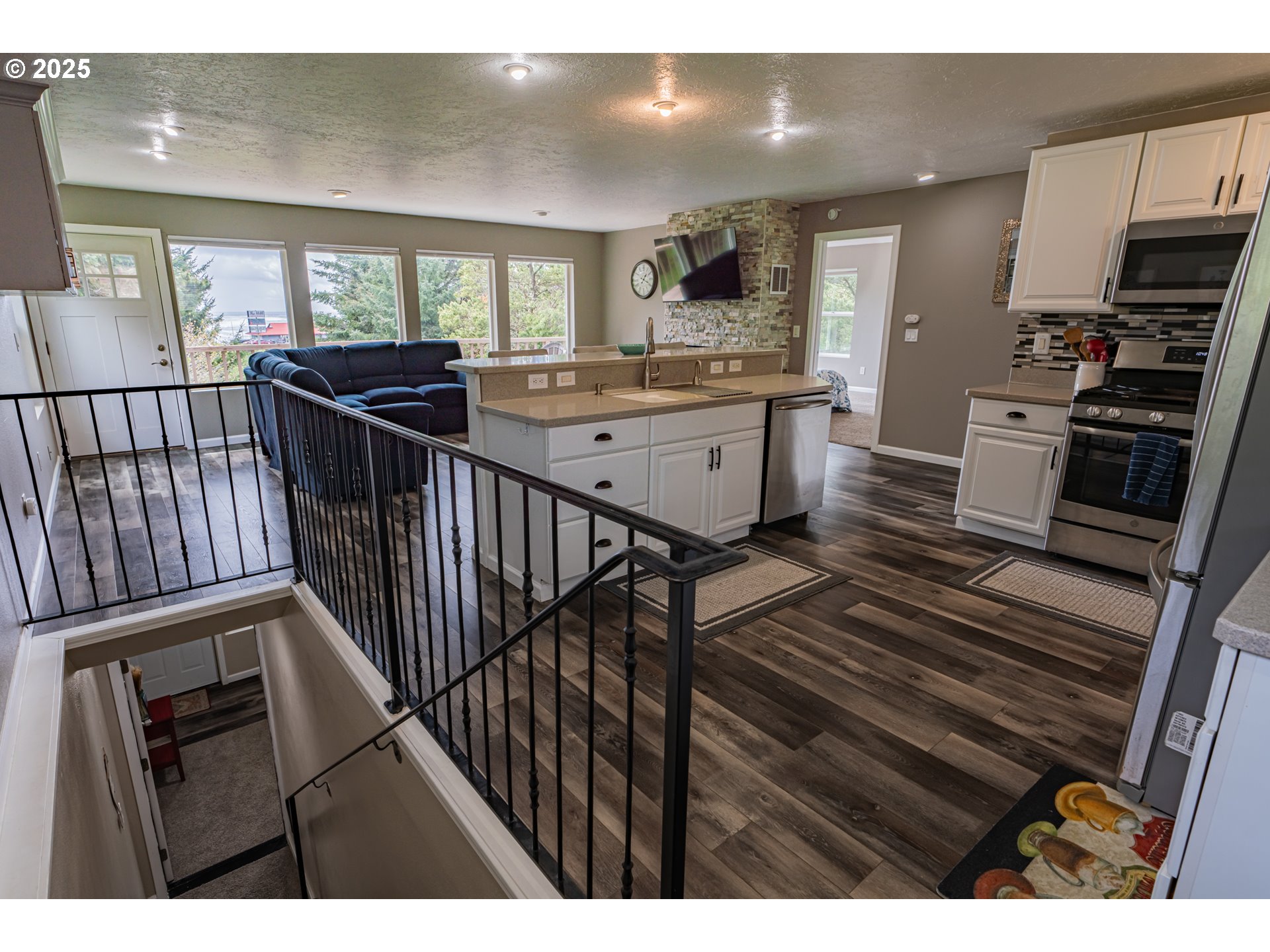 Newport, Oregon 97365, United States, 4 Bedrooms Bedrooms, ,3 BathroomsBathrooms,Residential,Pending,119615