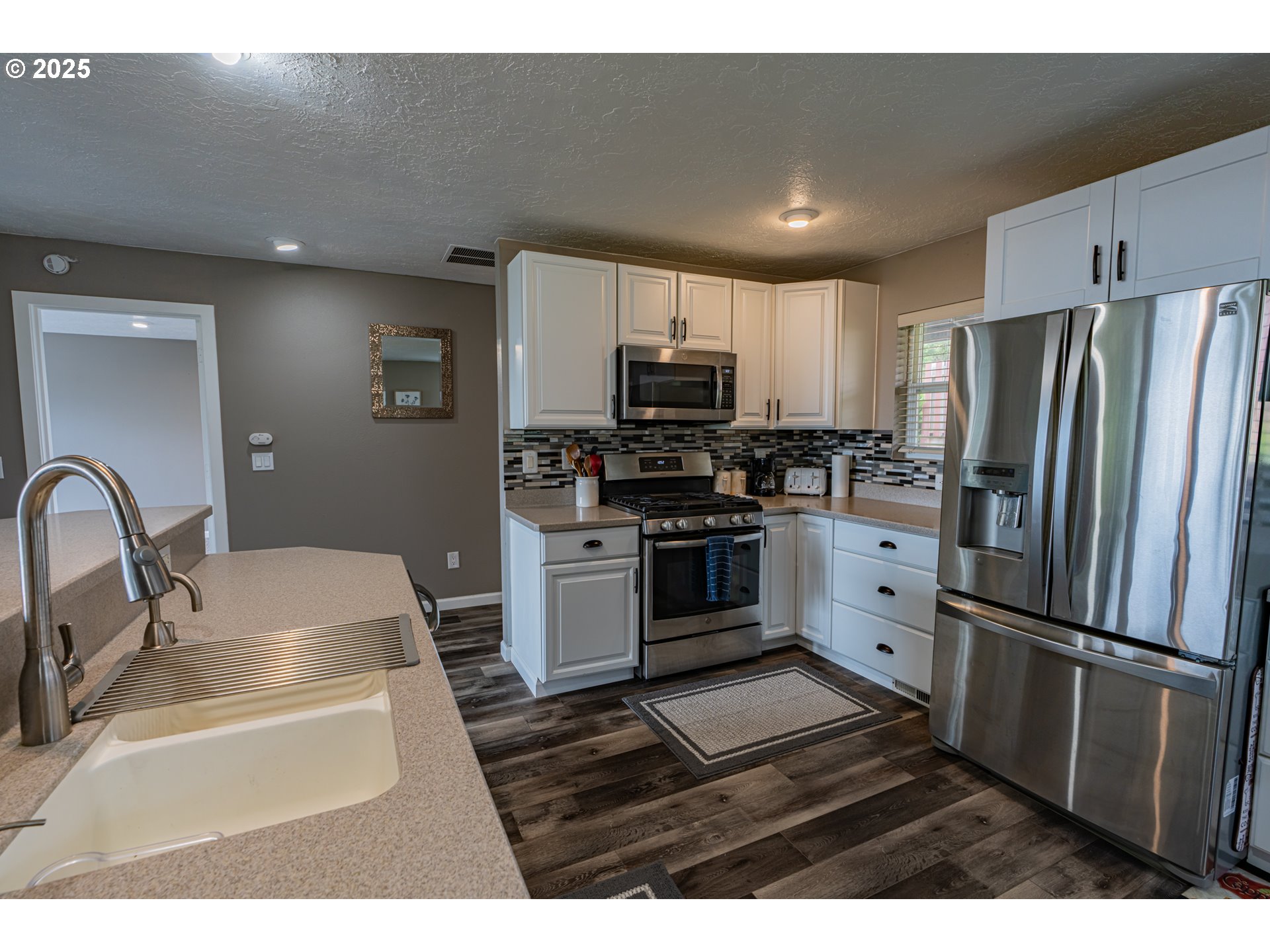 Newport, Oregon 97365, United States, 4 Bedrooms Bedrooms, ,3 BathroomsBathrooms,Residential,Pending,119615