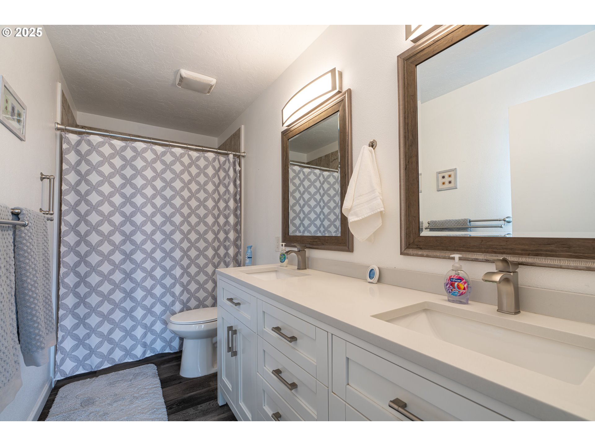 Newport, Oregon 97365, United States, 4 Bedrooms Bedrooms, ,3 BathroomsBathrooms,Residential,Pending,119615