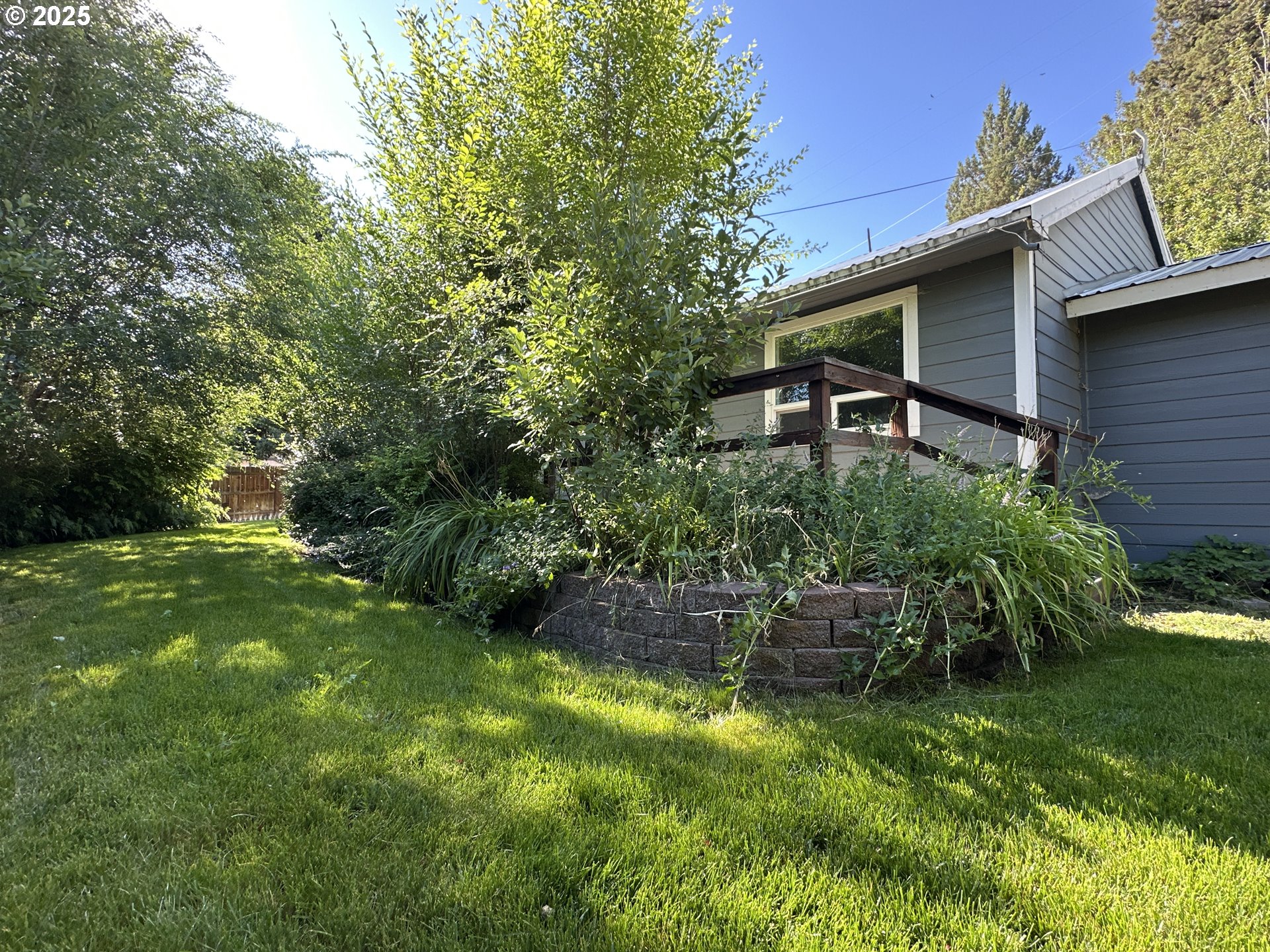 748 E MAIN ST