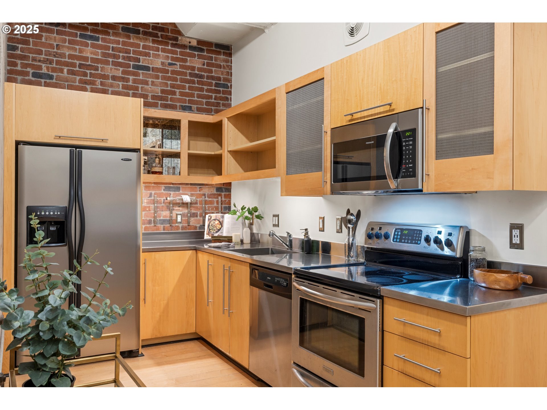 1400 NW IRVING ST 322