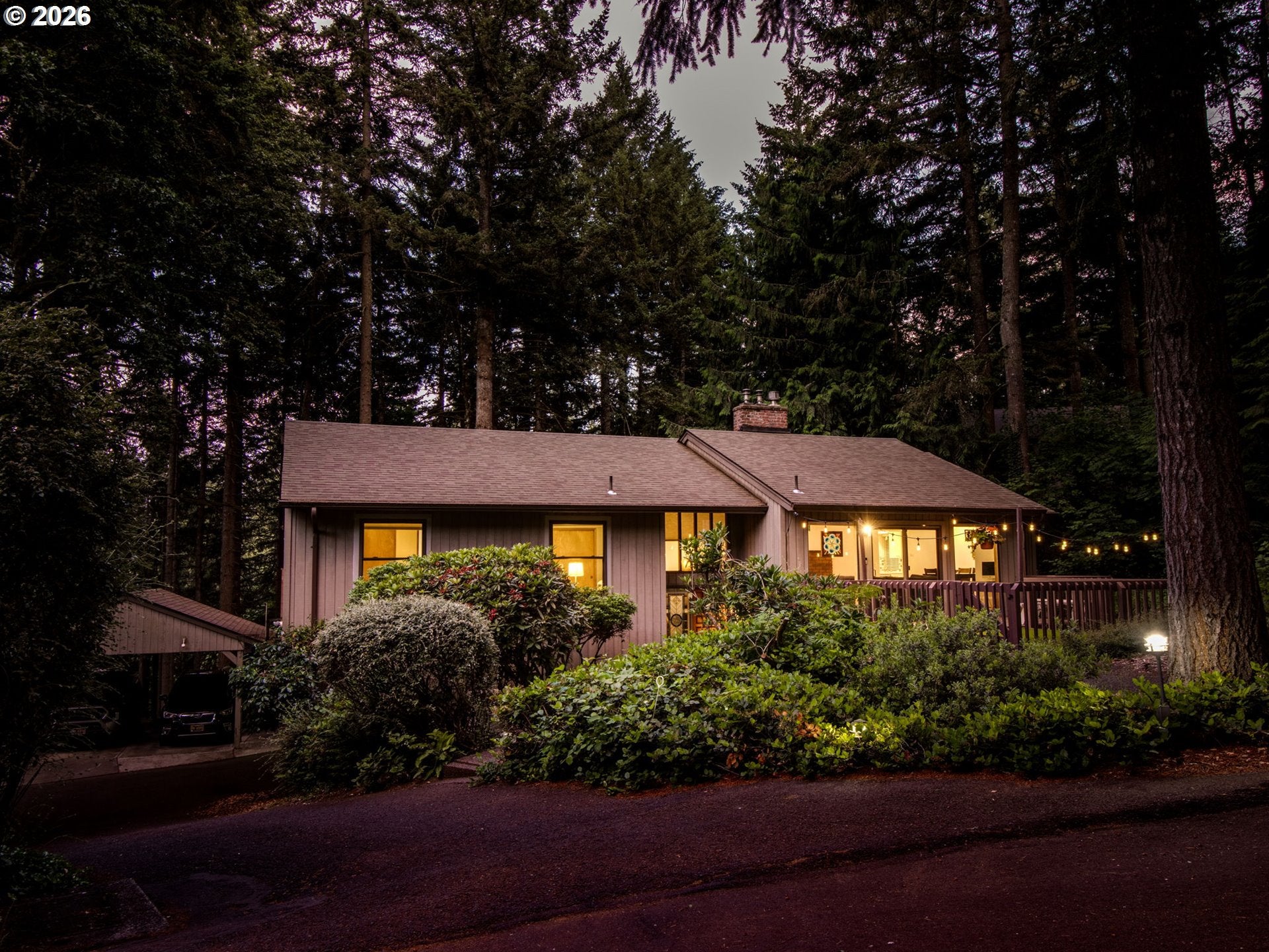 2592 HILLCREST CT
